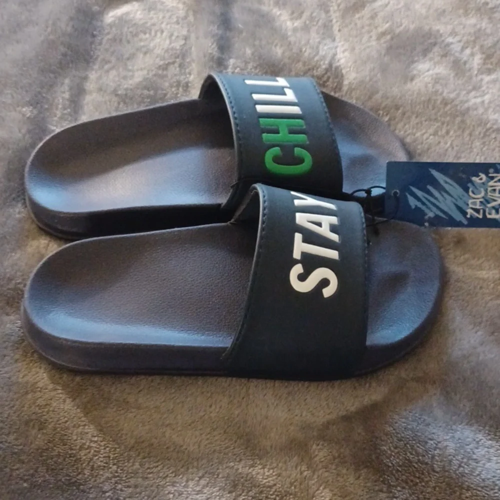 NWT ZAC AND EVAN STAY CHILL BOYS FLIP FLOPS SIZE 11/12